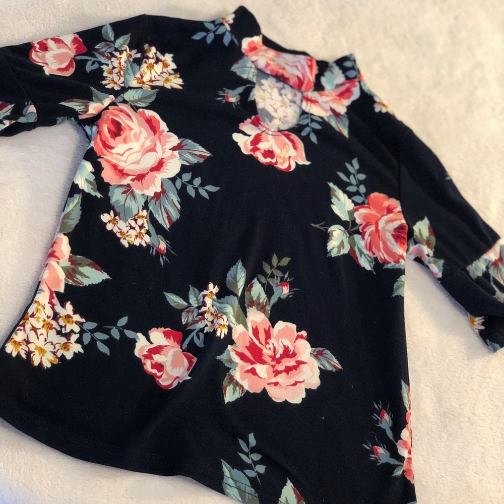 Girl's Small T-shirt Dark Blue Floral Print Small